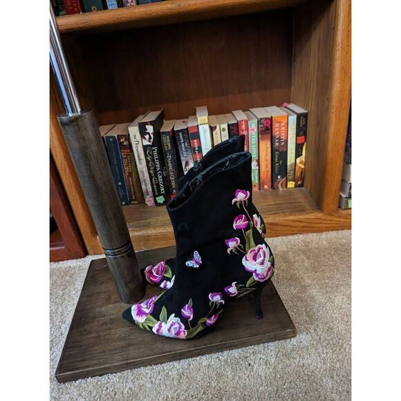 Beverly Feldman y2k black butterfly and flower embroidered suede boots sz 9 euc - Picture 4 of 11